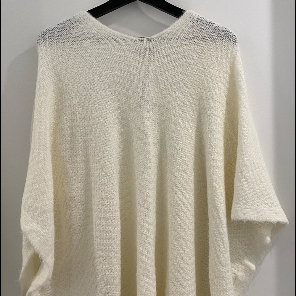 😁 cozy white shawl (BRAND NEW WITH TAGS)